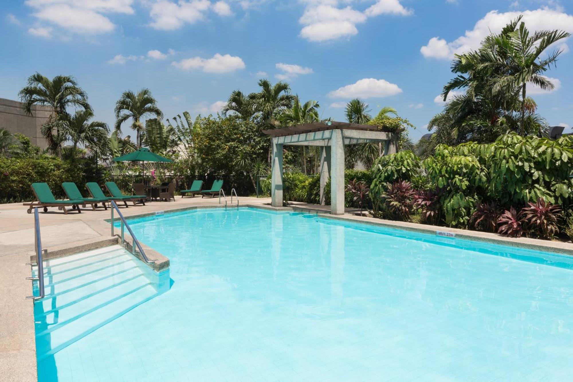 Holiday Inn & Suites Manila Galleria By Ihg Pásig Exterior foto